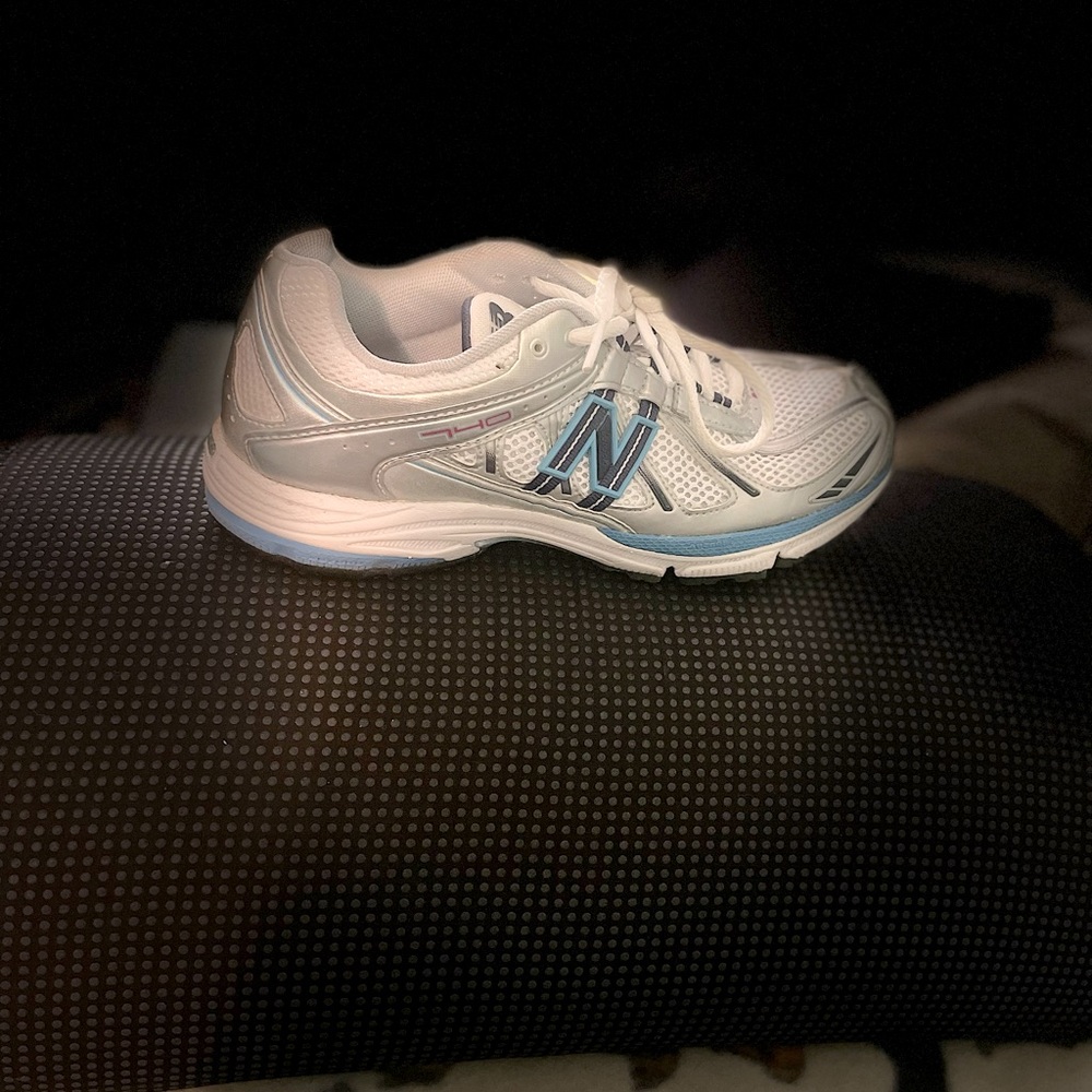 New Balance 940v2 White Fabric Mesh Running Shoe. Size 7.5